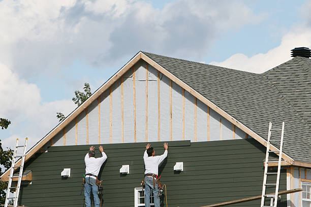 Professional Siding Replacement technician working in Hinsdale, IL